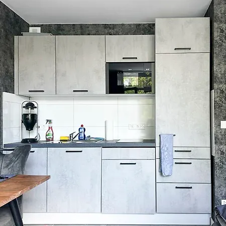 Duesseldorf-lohausen Ii דירה *